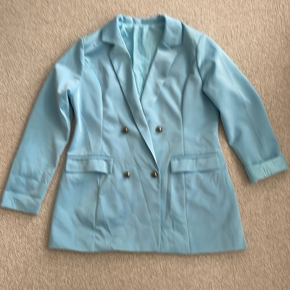 Women’s oversized blazer has never been used. Size XL